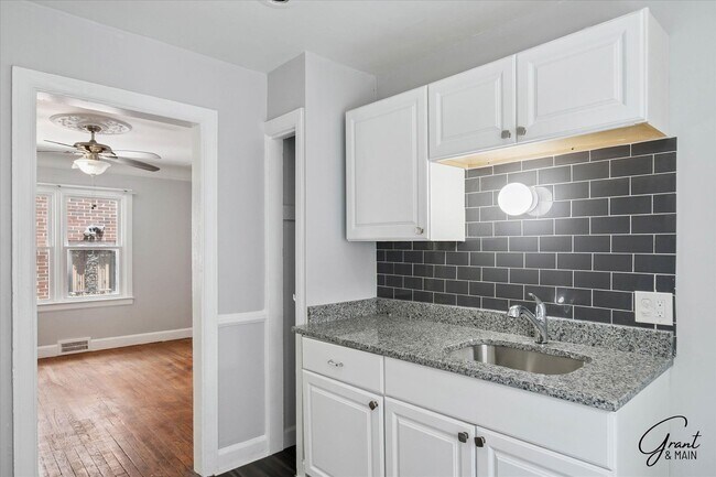 Building Photo - $1250 3 bedroom bungalow