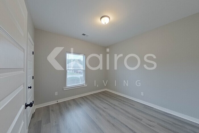 Building Photo - 45 HAWK LN