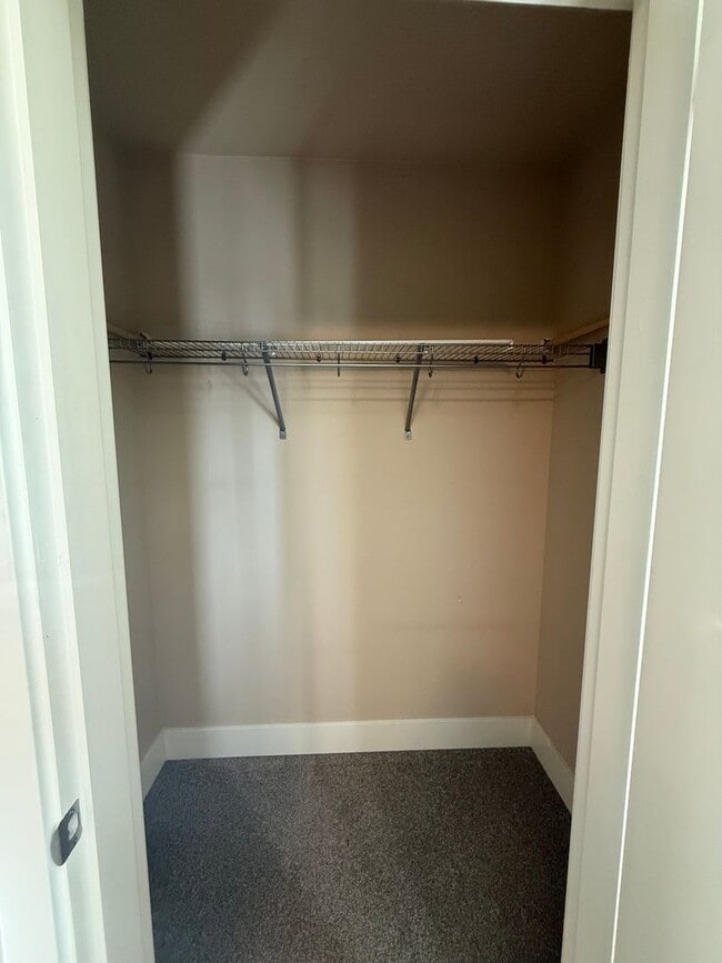 Building Photo - 4 Bed/2.5 Bath Single Family Home in SE Bend