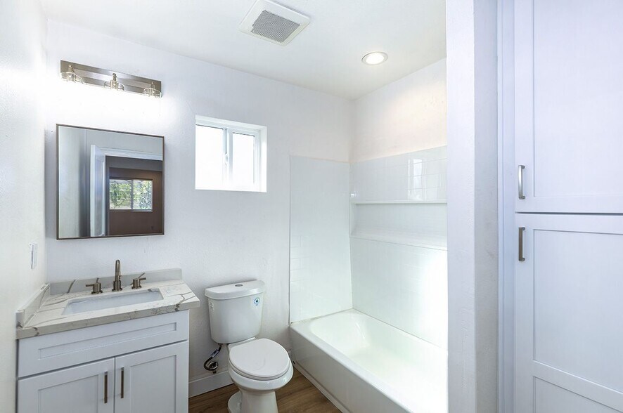 Building Photo - 2013 Walnut