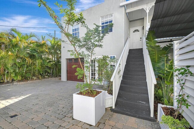 Building Photo - 412 El Prado