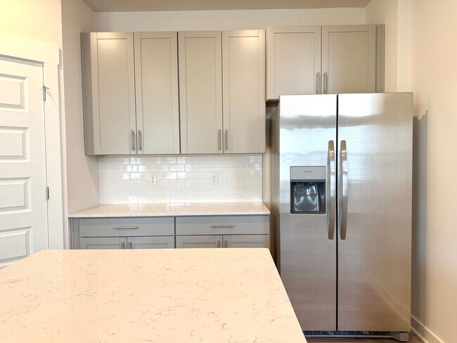 Building Photo - 1333 Gentry Dr