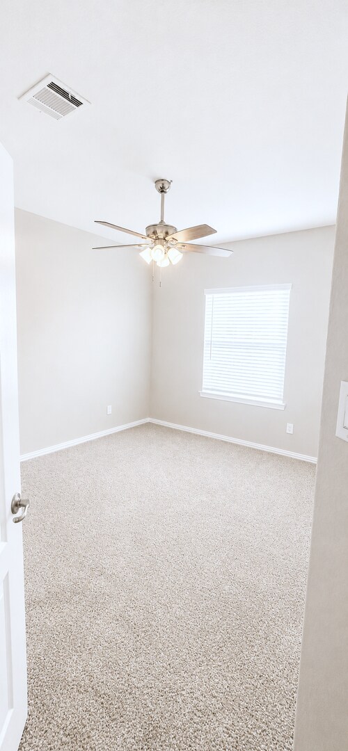 Building Photo - 14143 Medina Dr