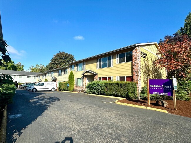 Building Photo - **$750 DEPOSIT + FREE FIRST MONTH'S RENT** Spacious Main Floor Unit~ Great Natural Light~ Updated...