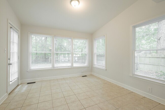 Building Photo - Charming 3 Bedroom Single-Family Home for Rent in Chester!
