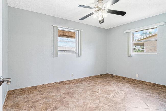 Building Photo - 2722 Peer Ln
