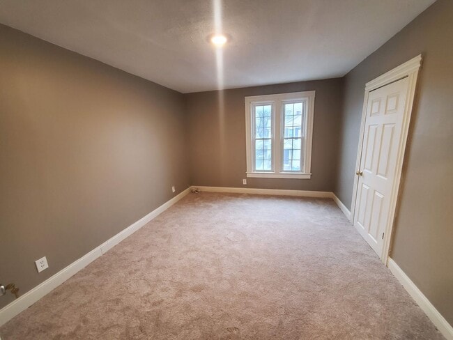 Building Photo - Large Single Family House Available Soon 3 Bed 1.5 Bath close to 490