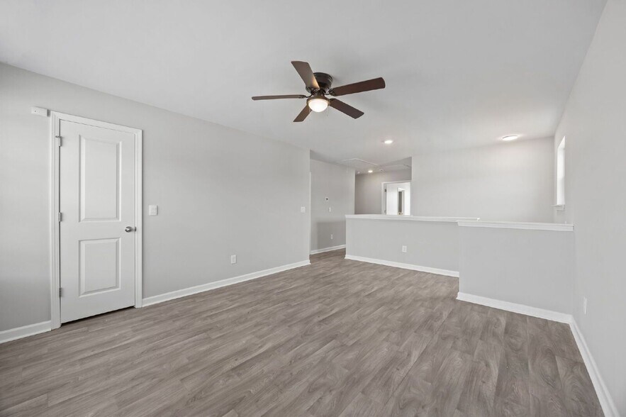 Building Photo - 4500 Sandstone Dr