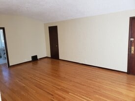 Building Photo - 2137 Vine St