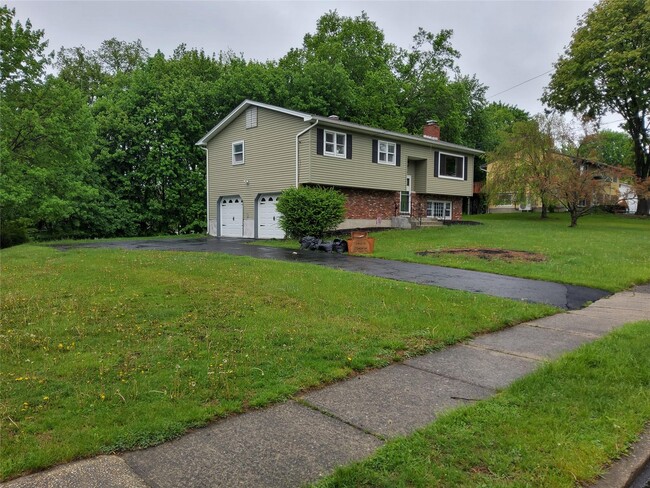 Building Photo - 7 Forestdale Ave
