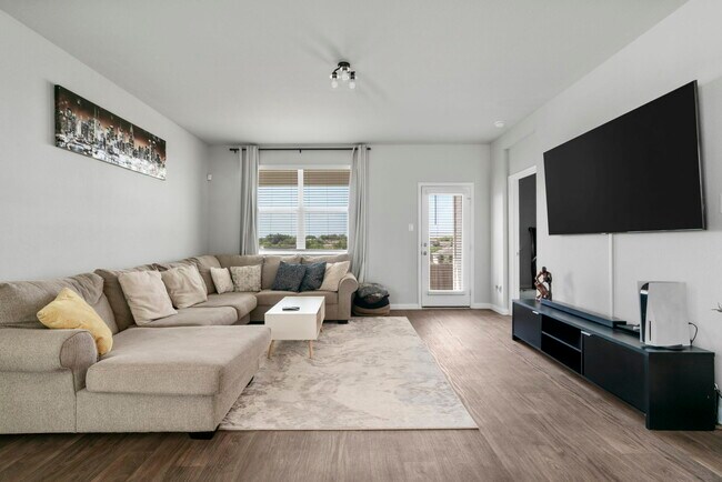 Building Photo - 212 Apache Plum Dr