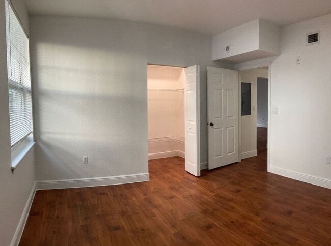 Building Photo - Up Two Months FREE+ $250 Utility Connection Fee Waived