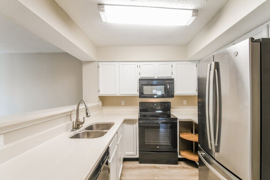 Building Photo - 5223 Pin Oak Dr