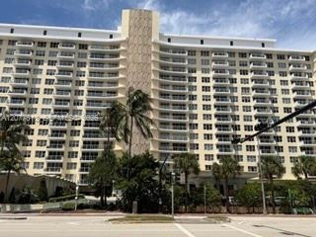 Building Photo - 5600 Collins Ave