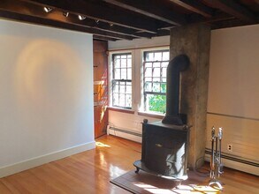 Building Photo - 20 Putnam St