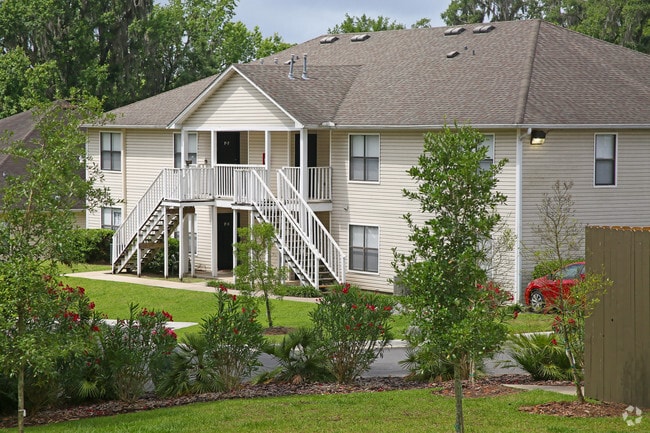Building Photo - Hillwood Apartments