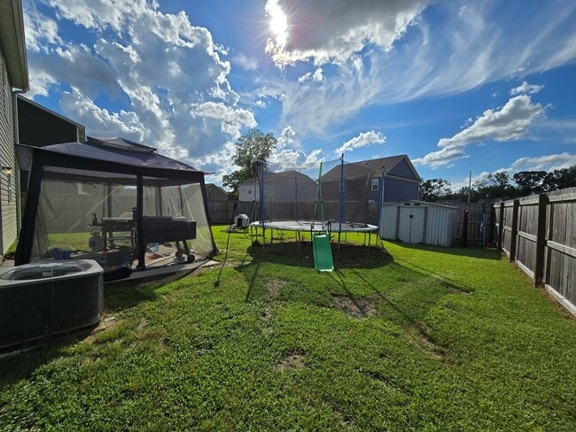 Building Photo - 1718 Smalls Dr
