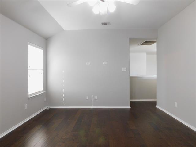 Building Photo - 14904 Riverside Dr