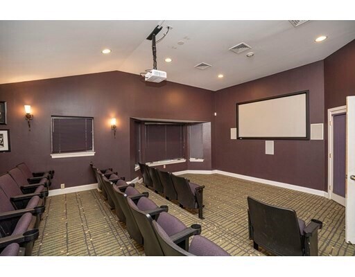 Building Photo - 750 Brookside Dr