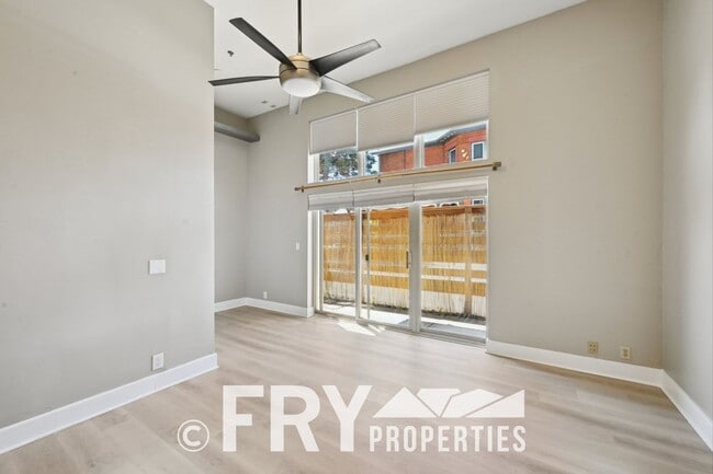 Building Photo - Ground Floor Condo in Great Uptown Location