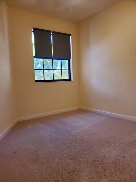 Building Photo - 5886 NW 56th Pl