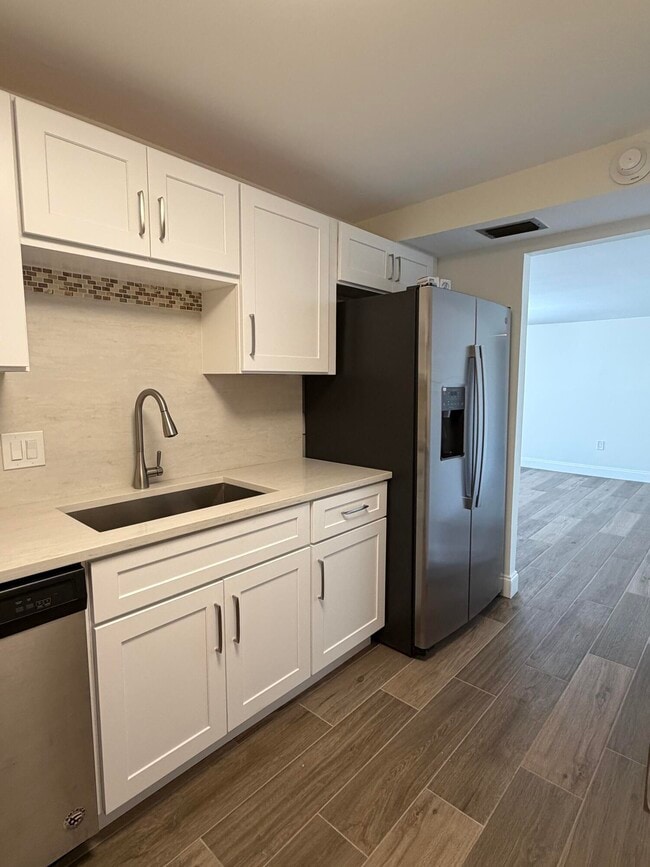 Building Photo - 5600 N Flagler Dr