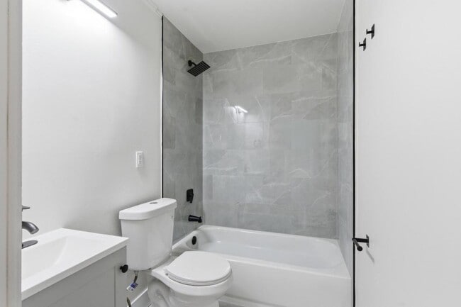 Building Photo - 4370 Saylor St