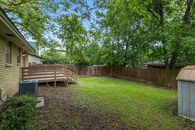 Building Photo - 1717 Bluebonnet Ln