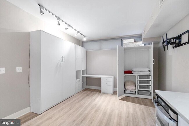 Building Photo - 1311 13th St NW