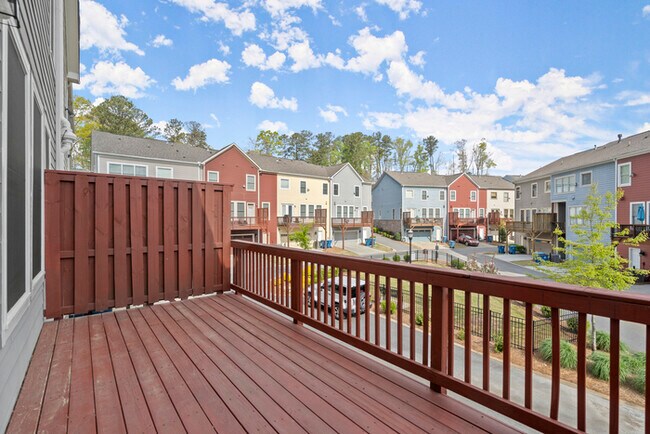 Building Photo - Townhouse - 4 Beds - 4 Bath