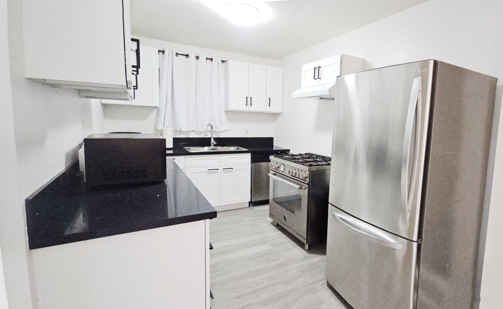 Building Photo - 538 W 97th St