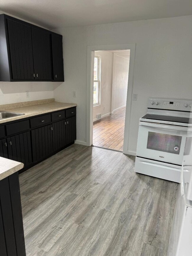Building Photo - 1610 15th Ave