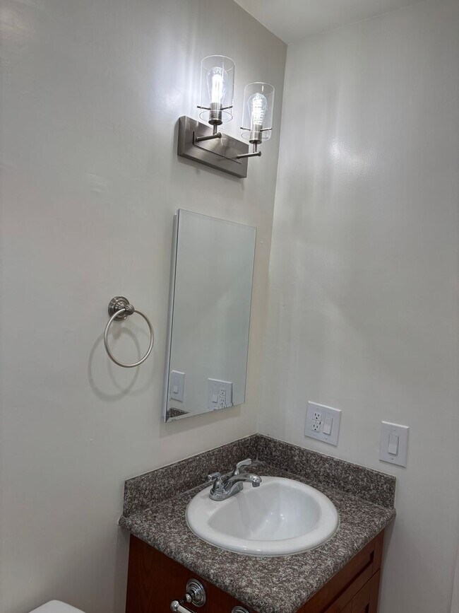 Building Photo - 1111 Tyler St