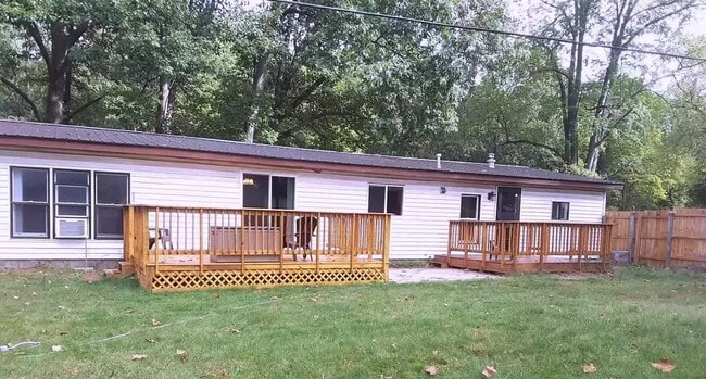 Building Photo - 3 Br Home Available in Nice Neighborhood J...