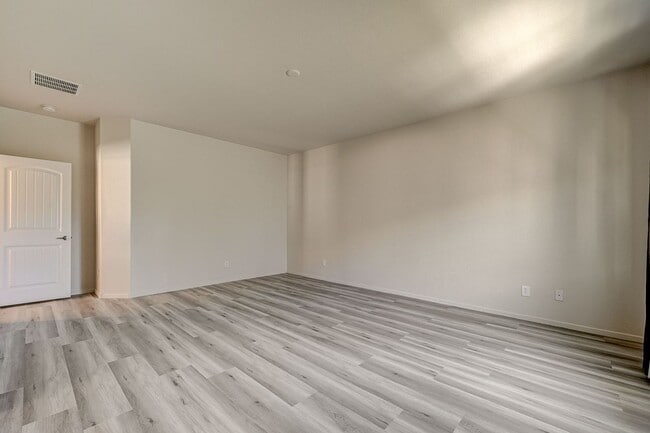 Building Photo - Adorable three bedroom in incredible SW location! Solar panels!