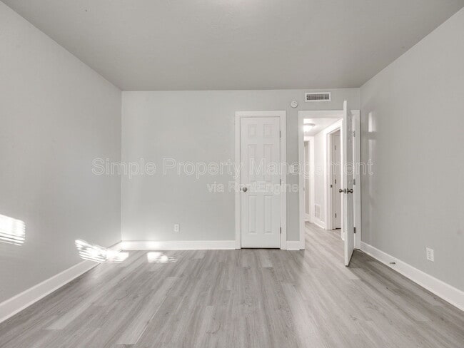 Building Photo - 1839 N Gatewood Ave