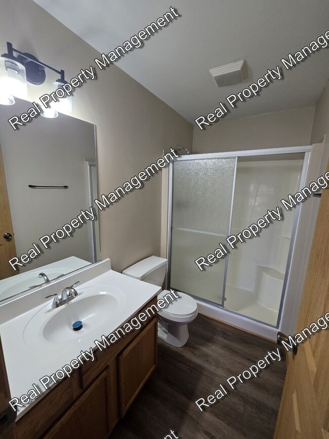 Building Photo - Updated 3 Bedroom Townhome