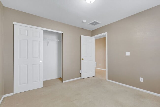 Building Photo - 857 Stagecoach Dr