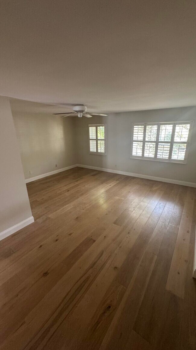 Building Photo - 2704 Cardinal Dr