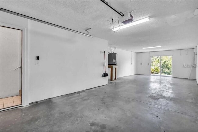 Building Photo - 611 2nd St