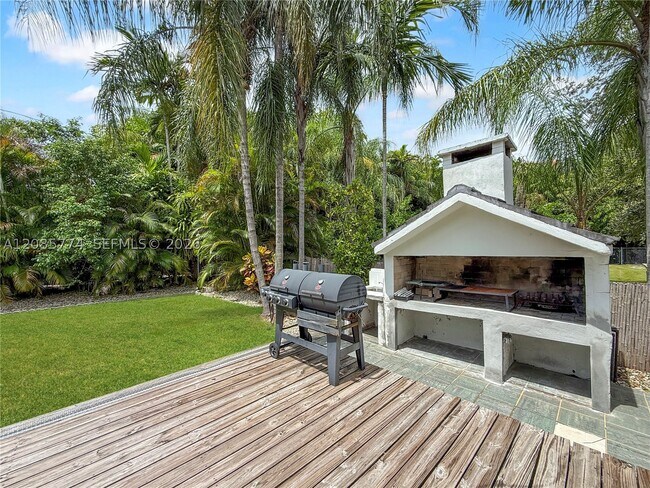 Building Photo - 3128 Coconut Grove Dr