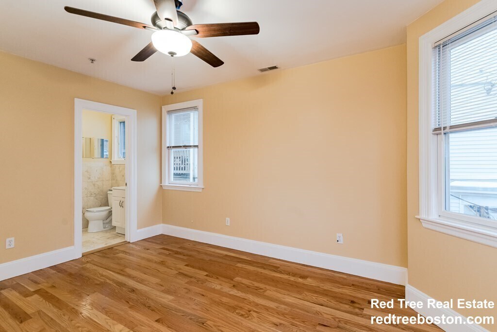 Building Photo - 164 Boylston St