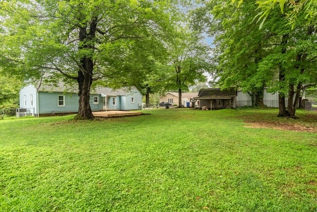 Building Photo - Heart of Mebane!