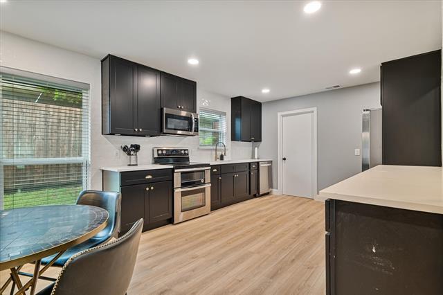 Building Photo - 2833 Meadowbrook Dr