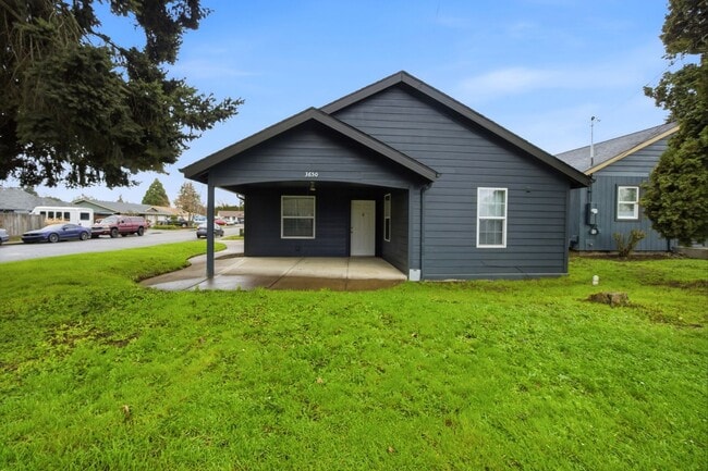 Building Photo - 3 Bedroom Home on a Corner Lot