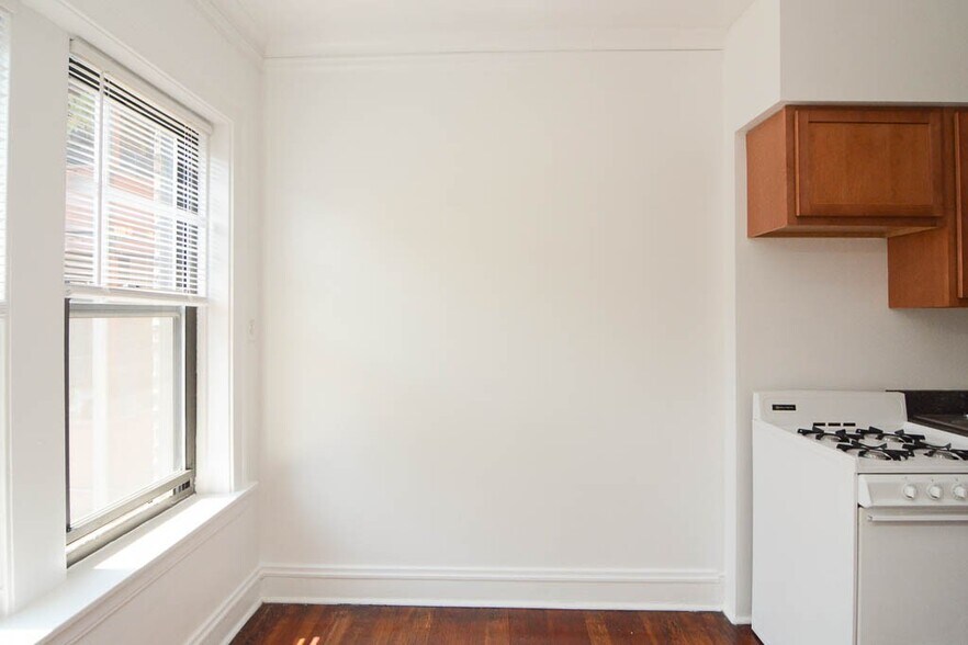 Building Photo - 4646 N Paulina St