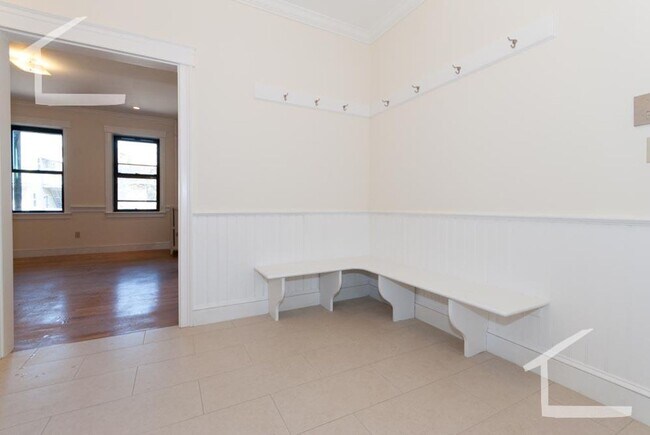 Building Photo - Unique BU Apartment