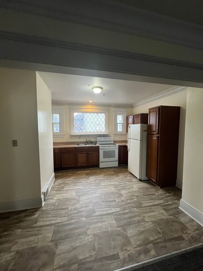 Building Photo - 2729 Dewey Ave