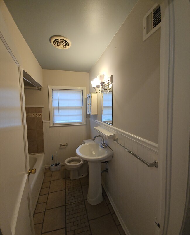 Building Photo - 4438 Harbin St