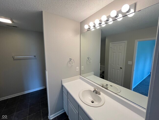 Building Photo - 10896 Riverwood Blvd